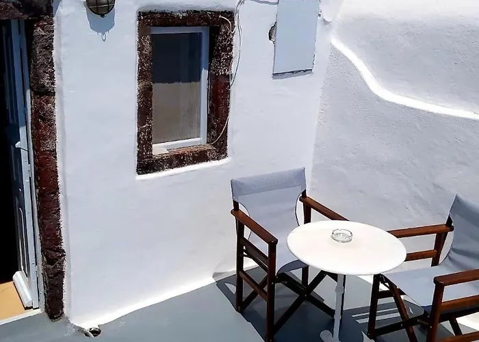 Rock Cave House * Oia (Santorini)